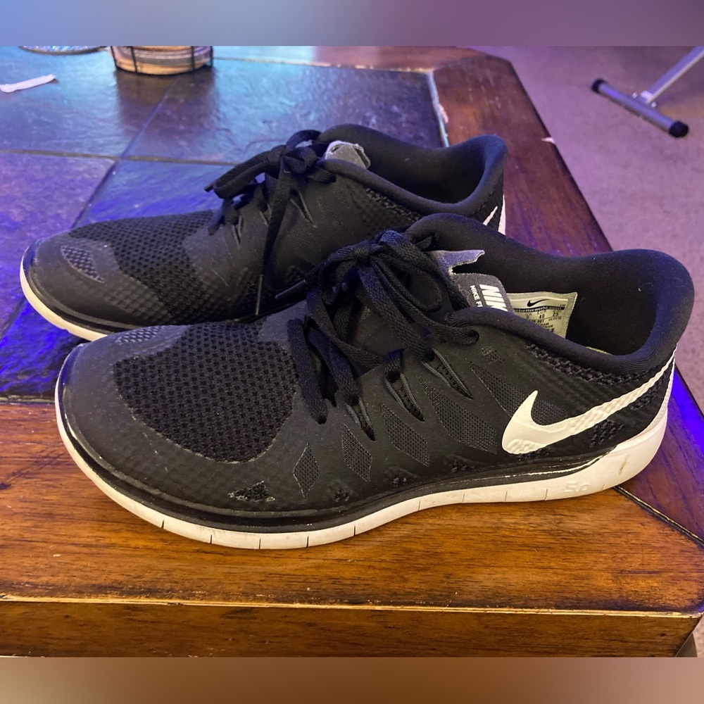 Nike Women’s Black and White Sneakers